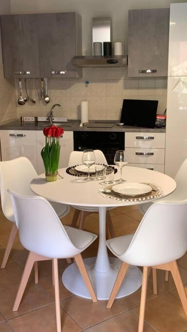 Nest House - Esclusivo Appartamento Marina Di Olbia- Mater Olbia - Beaches - Close To The Airport - Private Parking- Full Comforts - Екстер'єр фото